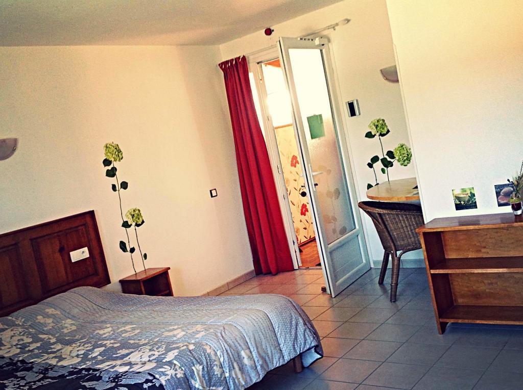 Les Vieilles Pierres Hotel Eymet Room photo